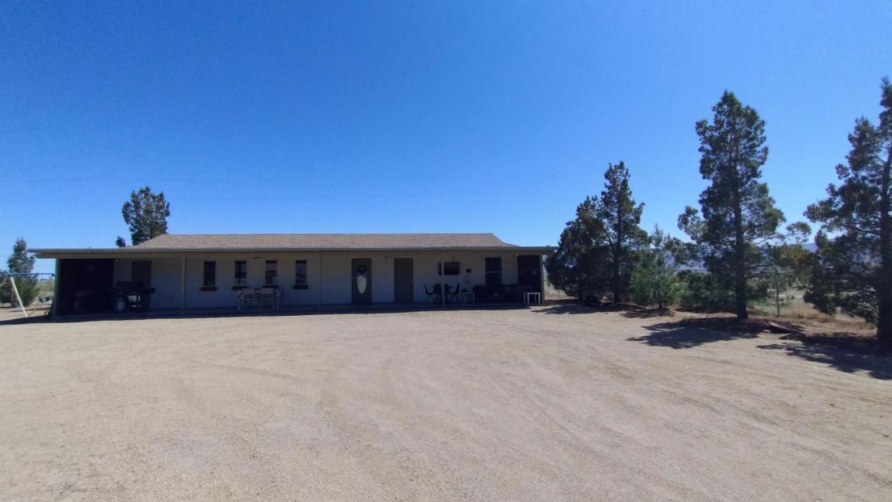 Falcon Cottage Pahrump Exteriör bild